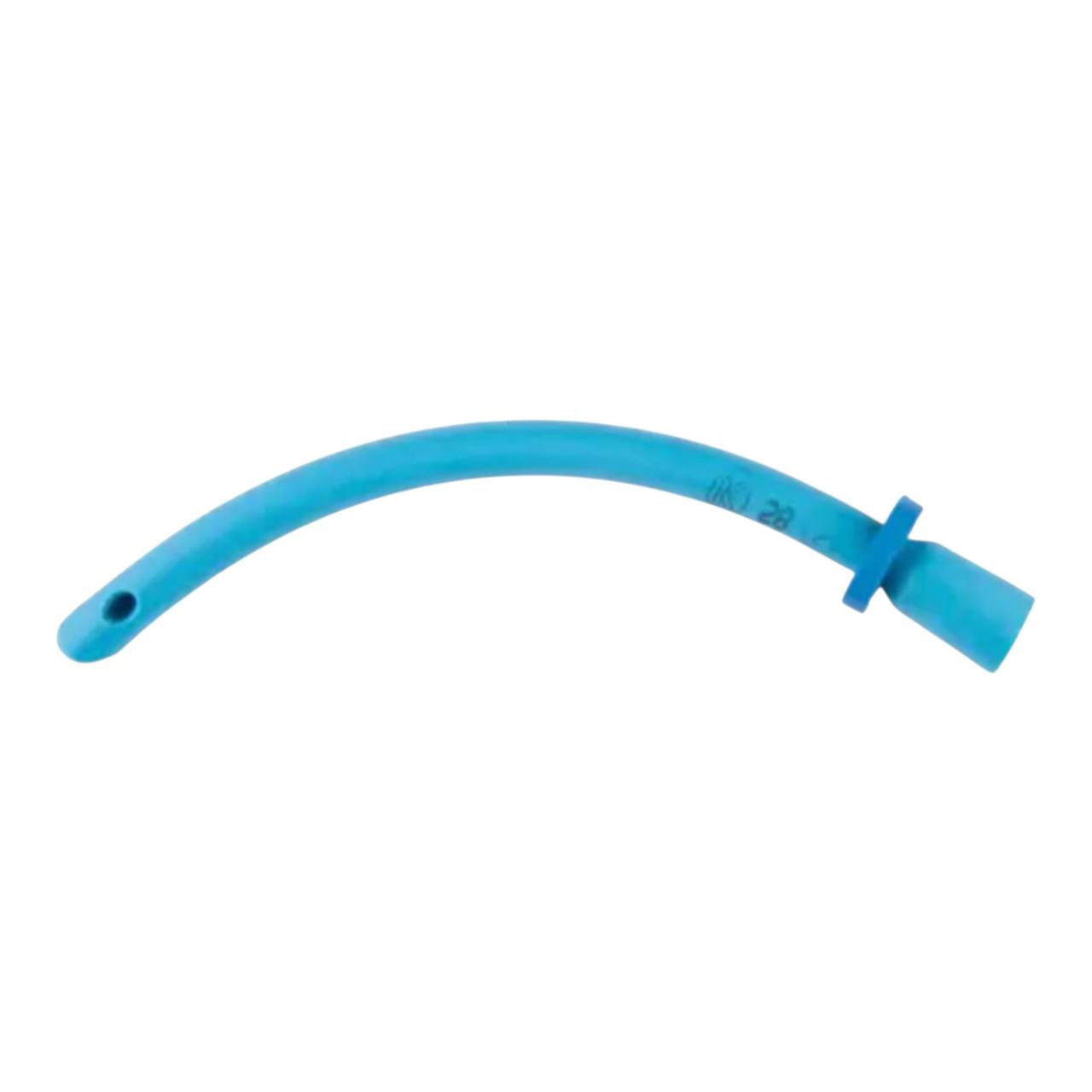 Трубка назофарингеальна №28 Київгума збоку Синя назофарингеальна трубка №28 виробника Київгума, призначена для забезпечення прохідності дихальних шляхів у невідкладних станах.