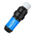 Фільтр для води Sawyer Squeeze чорного кольору з білою кришкою на білому фоні