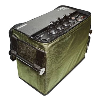 Зарядна станція Bandera Power 860S Apex у захисній сумці кольору хакі з панеллю роз'ємів згори